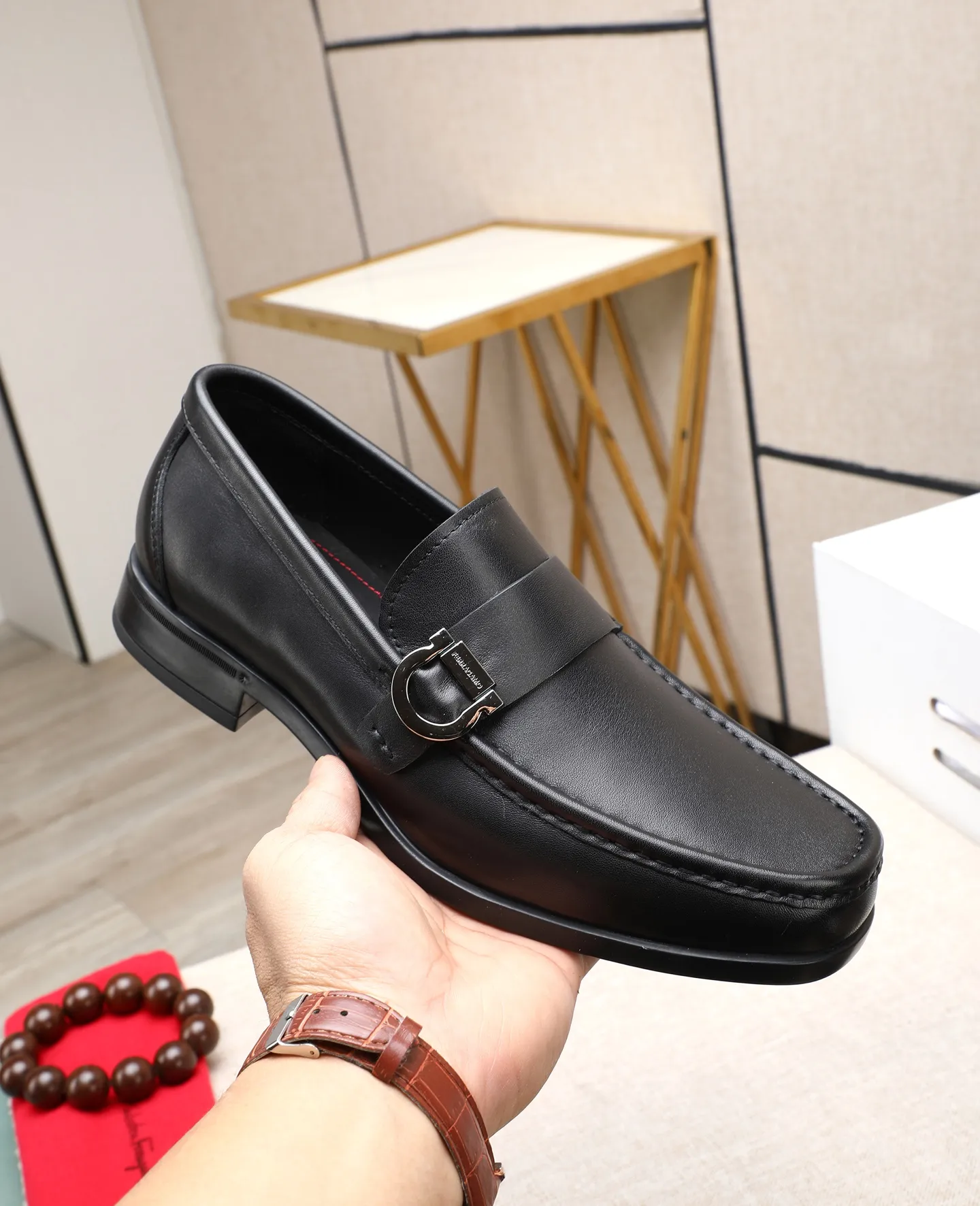 Men's clothing and shoes 💰700📛📛High-end goods! Salvatore Ferragamo is the world's top luxury footwear brand. It comes from Italy, the kingdom of fashion. It is famous all over the world for its traditional handmade design and novel styles... 🚶🏻🚶🏻 Top-quality suit shoes are sold simultaneously at the counter. This style is purely handmade. The fabric is imported Italian calfskin➕soft water-dyed cowhide lining. Specially available with original deep rubber outsole🌀🌀Size: 38➖44